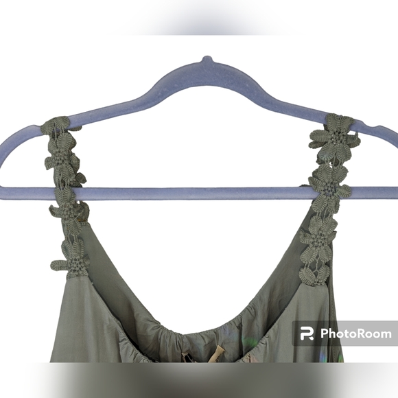 Me sage tank top with crochet straps 2x - Picture 4 of 10